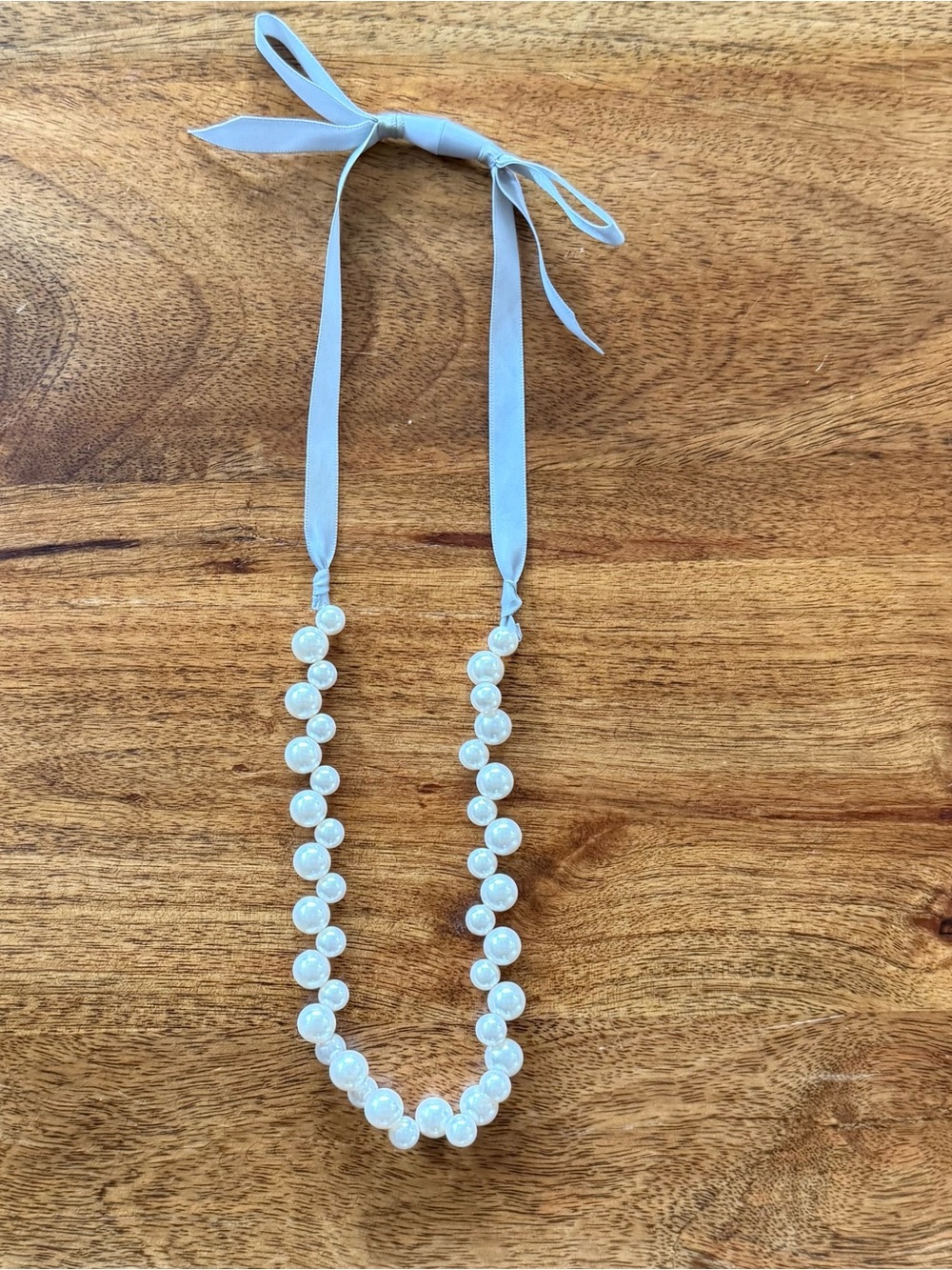 Faux pearl necklace - Picture 2 of 6